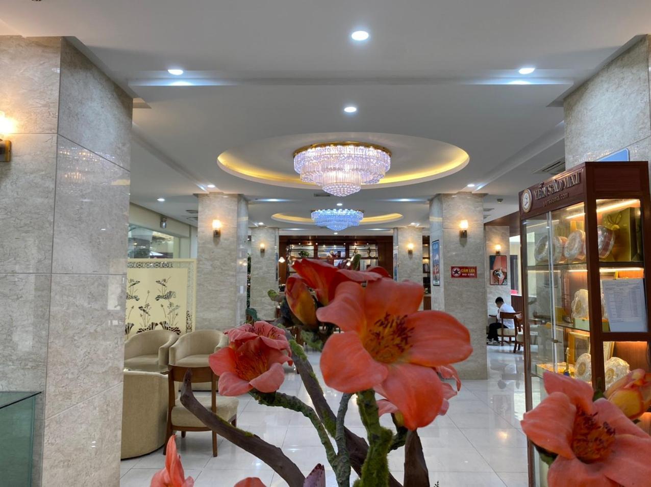 NguyẽN QuyèN Hotel ฮานอย ภายนอก รูปภาพ
